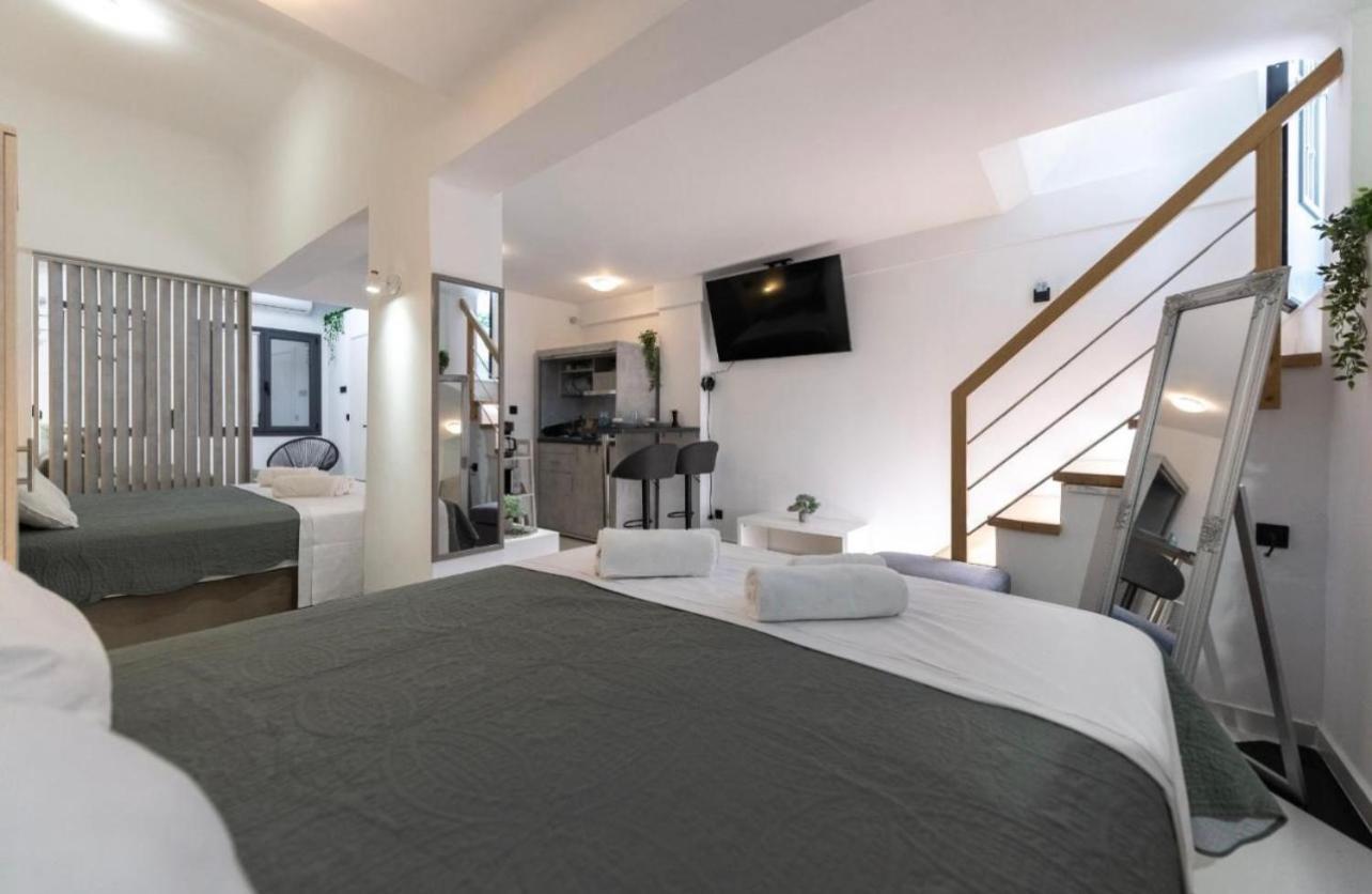 Apartment Kostas Plaka Square *