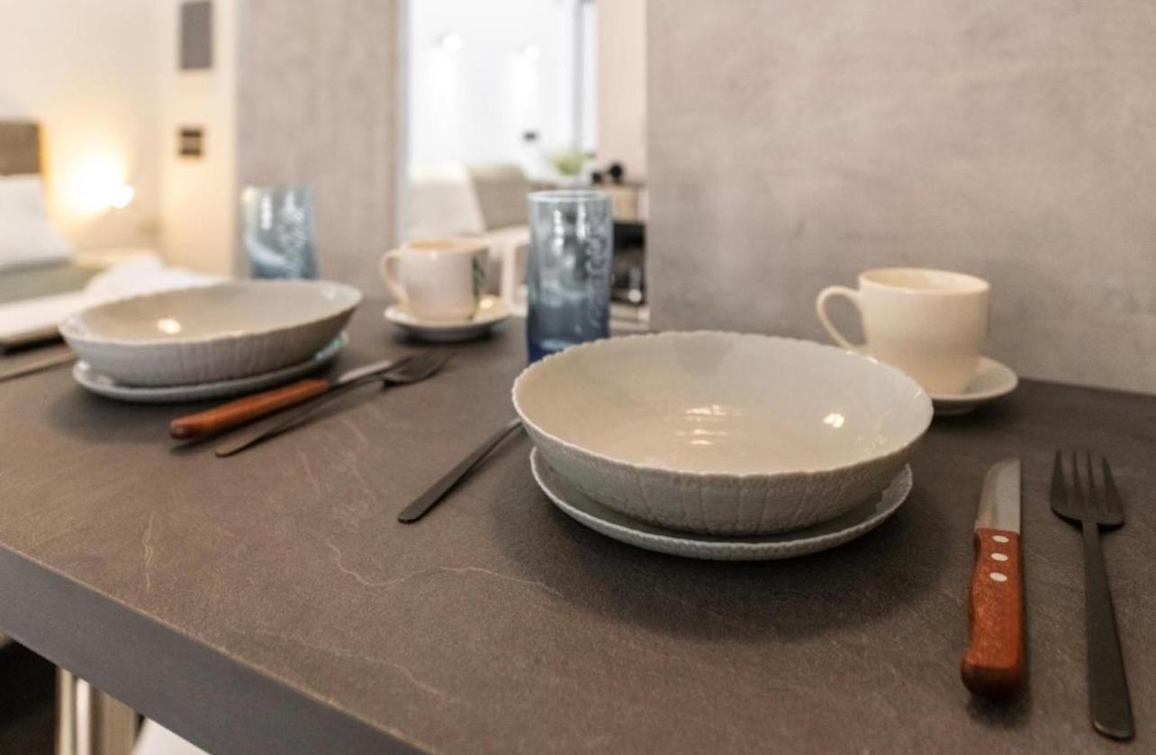 Kostas Plaka Square Apartment *