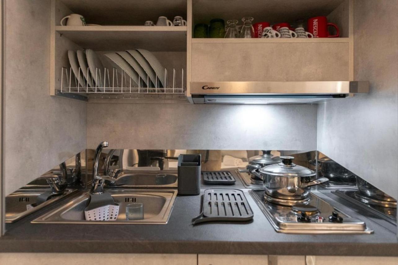 Kostas Plaka Square Apartment *