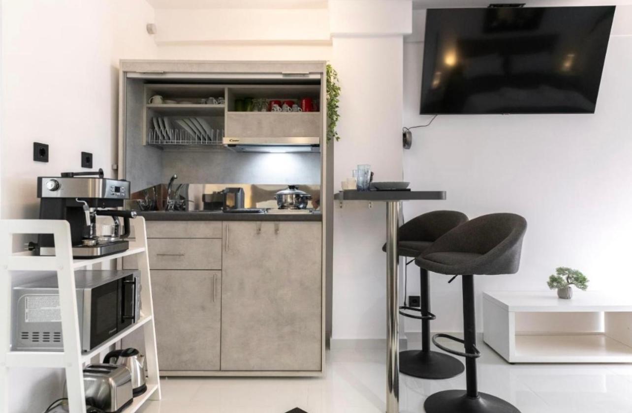 Apartment Kostas Plaka Square